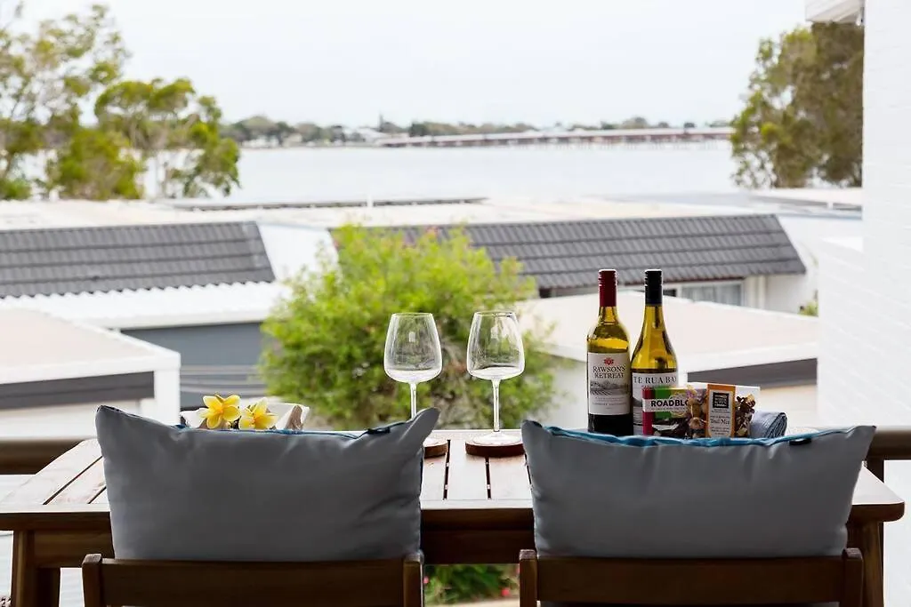 Spinnaker Waters - Entire 2 Bedroom Apartment At Sandstone Point 0*,